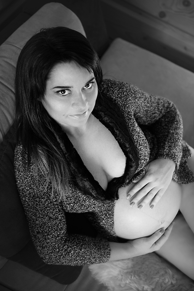 glancphoto, rodinna fotografia, fotograf kosice, fotoatelier kosice, portret, monika kmitova, tehotenska fotografia, tehotenstvo, pregnant, b&w