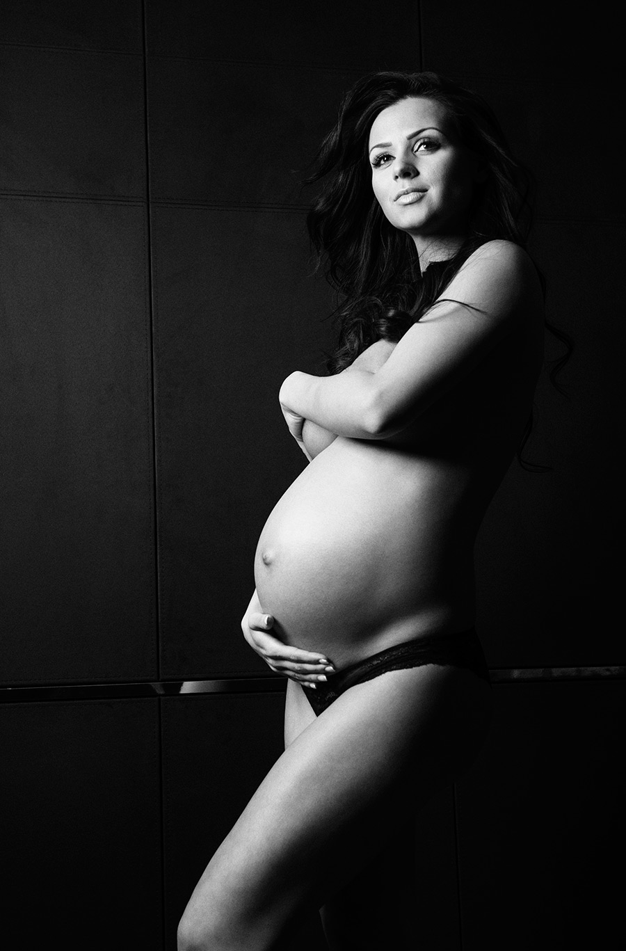glancphoto, rodinna fotografia, fotograf kosice, fotoatelier kosice, portret, monika kmitova, tehotenska fotografia, tehotenstvo, pregnant, b&w